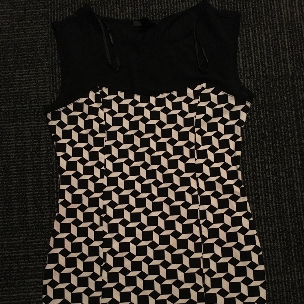 Black and white bodycon dress